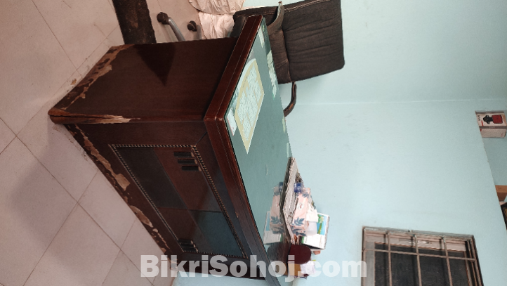 Boss table and chair
